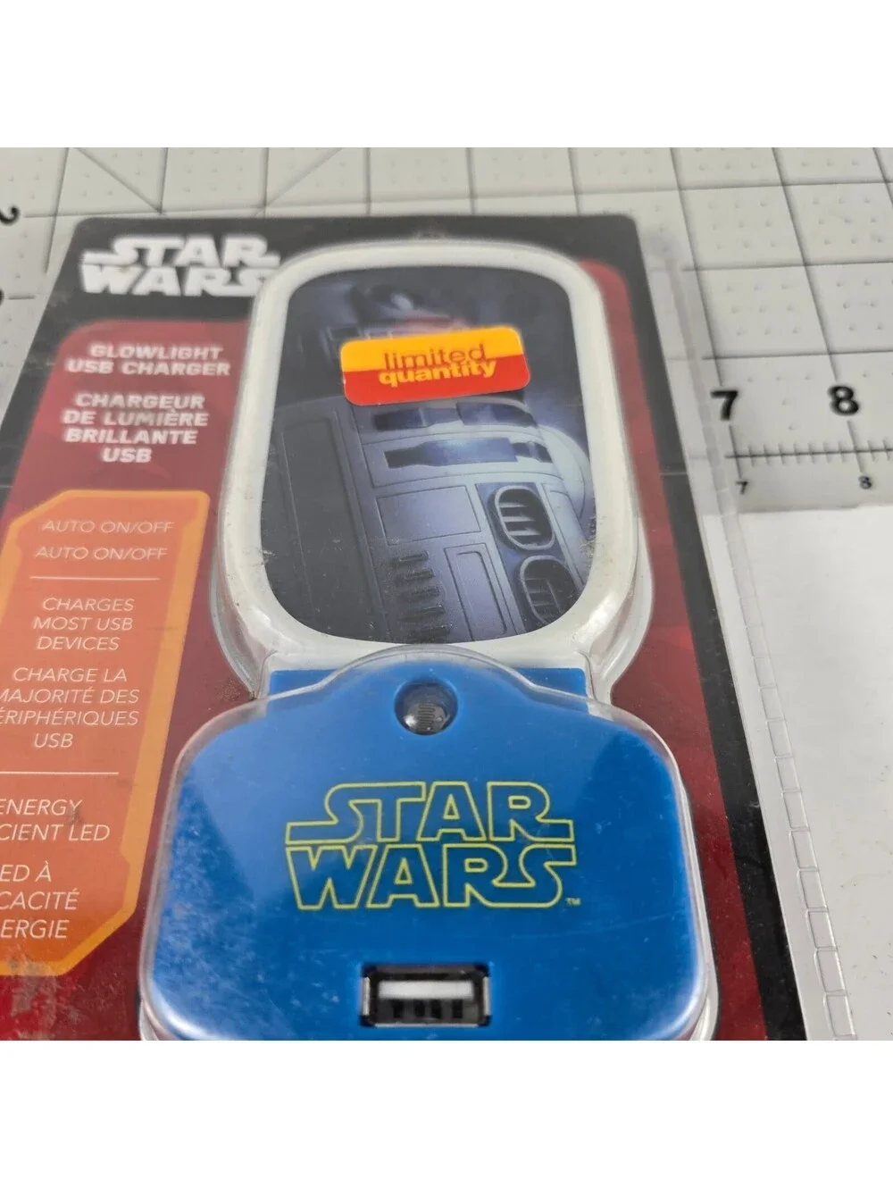 Star Wars Glowlight USB Charger Blue R2-D2 Design LED Light Auto On/Off